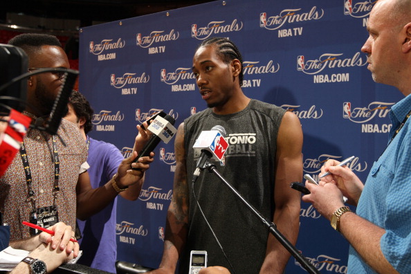 西海岸投资人：盼邵佳一到国足坚持自己打法，球迷要包容他（西海岸投资者：希望邵佳一进入国足并坚持个人风格，呼吁球迷更多包容）