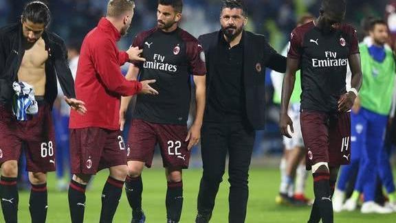 米兰客战拉齐奥：莱奥领衔，亚沙里、里奇、拉比奥出战（米兰客场对阵拉齐奥：莱奥挂帅，亚沙里、里奇、拉比奥披挂上阵）