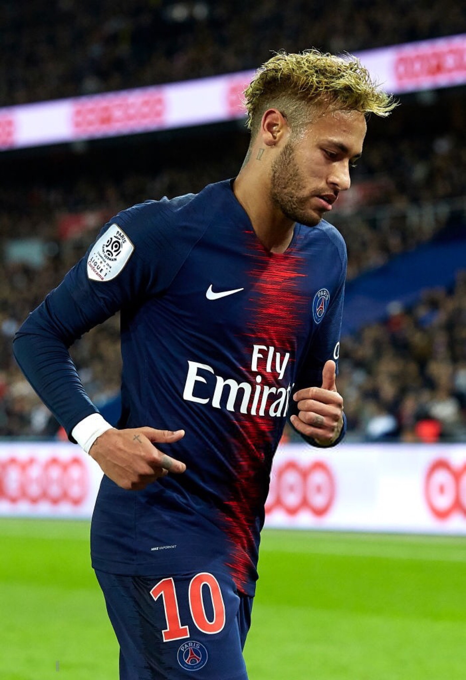 未受伤病影响！姆巴佩晒凌空射门训练照：回来了（伤病无碍！姆巴佩晒凌空抽射训练照：已回归）