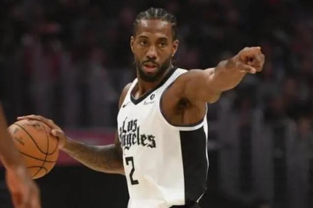 队史独一档！怀特生涯6次单场6三分+3帽，其他人合计3次（队史无人能及！怀特生涯6场轰6记三分+3次封盖，其他球员合计仅3场）