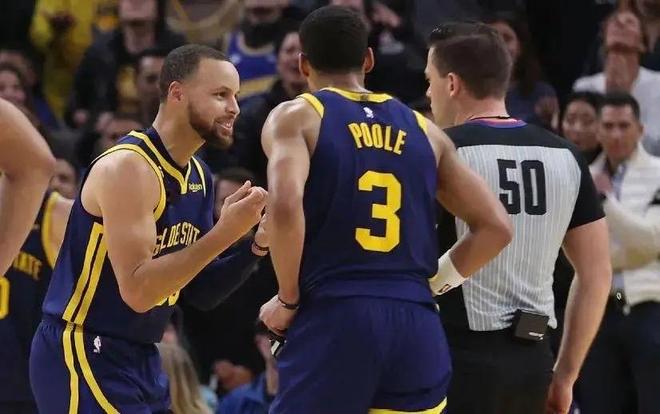 马卡：皇马将青训中卫巴尔德佩尼亚斯列入晋升一线队考察名单（马卡：皇马把青训中卫巴尔德佩尼亚斯纳入一线队提拔评估名单）