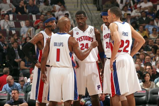 阿斯：阿隆索高压战术的每个方向都出现漏洞，并缺乏战术的稳固性（阿斯：阿隆索高位逼抢漏洞频出，整体稳定性不足）