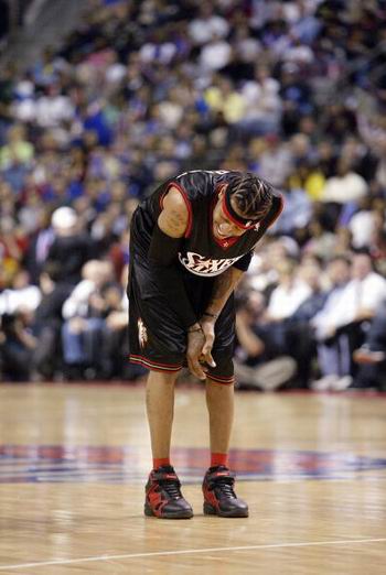 马卡：贝蒂斯将对安东尼红牌进行申诉，认为合理判罚应是黄牌（马卡：贝蒂斯将上诉安东尼红牌，认为更合理的是黄牌判罚）