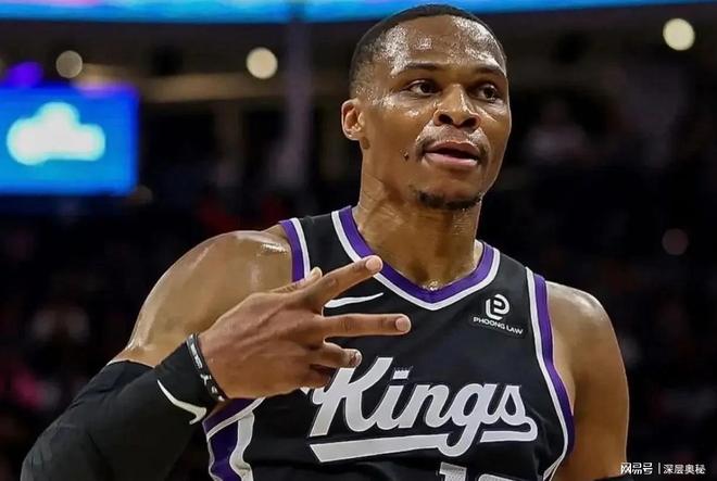 美记：有迹象显示快船将提前清理阵容，看好他们明夏签特雷杨（美媒称快船或提前清理阵容，明夏被看好签下特雷杨）