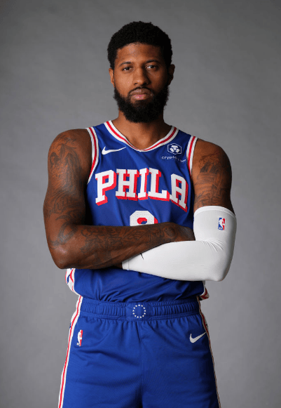 恩德里克的父亲指向皇家马德里：巴西新星的困境与出路（父亲将矛头指向皇马：巴西新星恩德里克的瓶颈与破局）