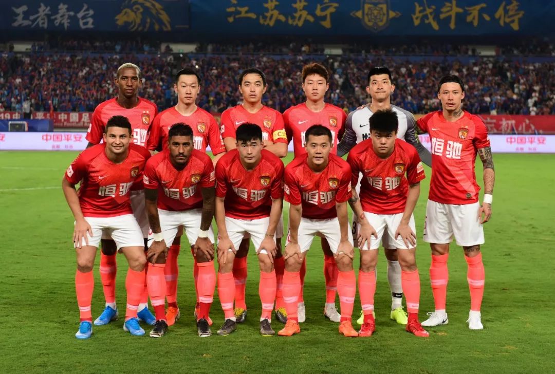 快船131-116击败黄蜂！哈登创79年NBA纪录，前无古人（快船131-116力克黄蜂，哈登缔造NBA79年纪录，史无前例）