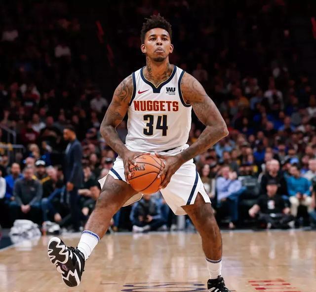 独行侠伤病报告：加福德和拉塞尔将缺席今天对阵篮网的比赛（独行侠伤情更新：加福德、拉塞尔因伤缺席今日对阵篮网）