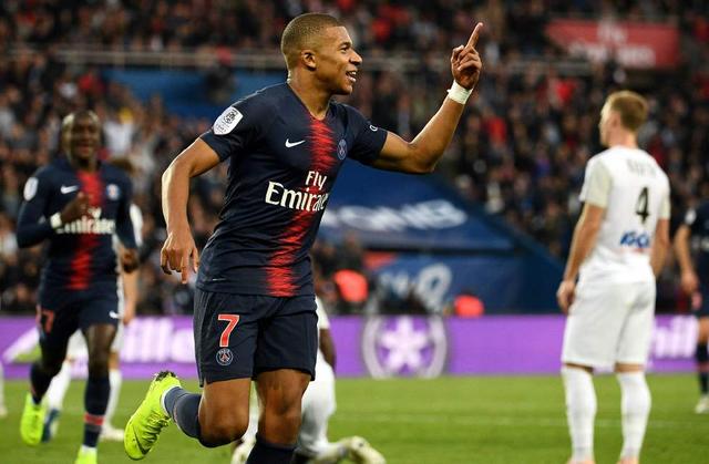 巴洛特利回忆当年在曼城的首堂训练课：我都想吐（巴洛特利回顾曼城首训：累到想吐）